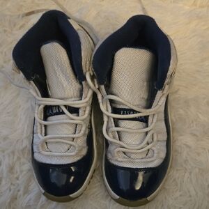 Jordan 11 Retro Kids Shoes in Navy and White